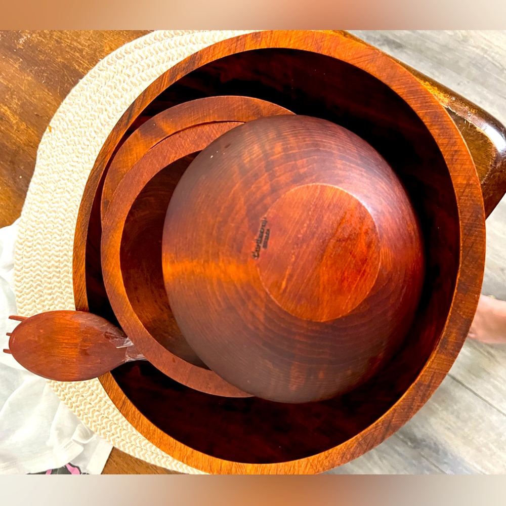 Baribocraft Serving Bowl with wood utensils and 4 bowls
